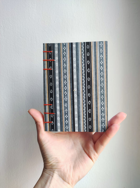 Quaderno artigianale 🖌️ Righe bianche&nere